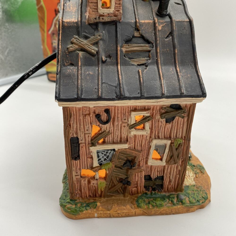 2015 Lemax Halloween Village Spooky Town Dilapidated Barn # 55916 - Picture 11 of 16